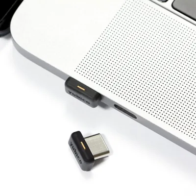 Yubico Yubikey FIPS C Nano connected to